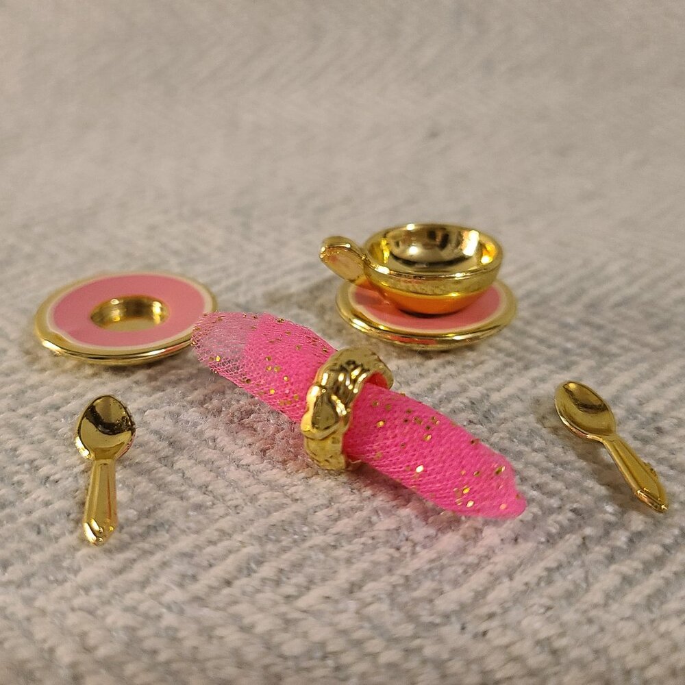 Vintage 1990s Barbie dishes